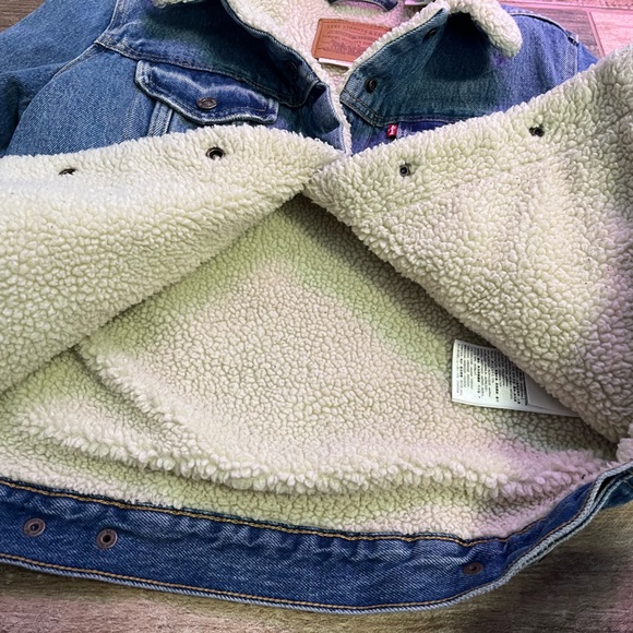 LEVI’S ORIGINAL SHERPA TRUCKER JACKET Size S Denim *Sold Out Online * - Picture 5 of 8